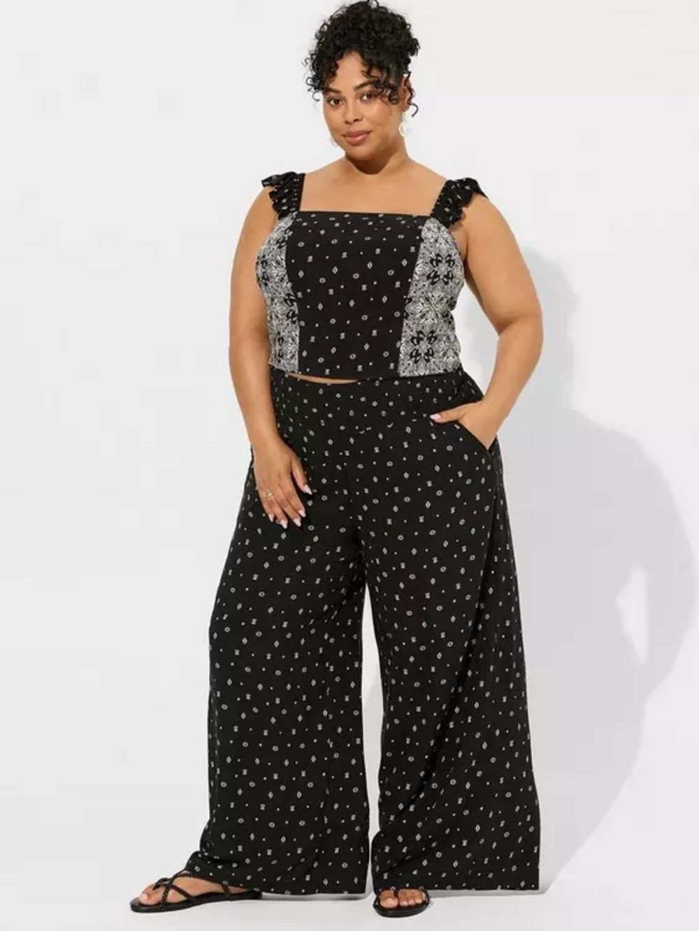 Torrid Geo Black
Challis Smocked Ruffle Trim Crop Top & Pants Sz 1X Tall /2X
